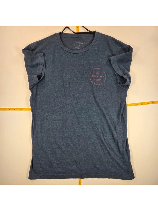 Quiksilver Other - Quiksilver Circled Script T-shirt features a classic crew neck